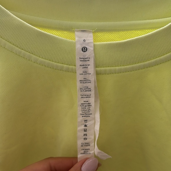 Lulu cropped sweater size 6 - Picture 3 of 4